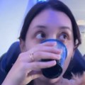 Supruga pilota se ukrcala u avion, a onda se uključio razglas: Njegov potez je viralni hit