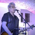 Vladika Jovan ugostio legendu američkog roka: Nesvakidašnji post-pank koncert u Vladičanskom dvoru u Pakracu