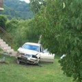 Automobil sleteo sa puta i udario u kuću kod Pljevaljske petlje