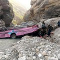 Svet zanemeo zbog stravične nesreće - 40 mrtvih: Autobus sleteo u provaliju u Pakistanu, razlog ledi krv u žilama (foto)