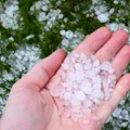 (Foto) Apokaliptične scene i u komšiluku: Planina se zabelela usred jula, tukao jak grad