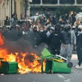 Gori Francuska: Makron sazvao hitan sastanak o protestima, na ulicama stotine hiljade ljudi