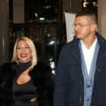 Jovana Jeremić sa ćerkom Leom i Tigrom na svadbi: Voditeljka zablistala u belom