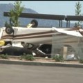 Srušio se avion u Kaliforniji: Letelica udarila u zgradu, pa pala na parking - jedna osoba poginula (video)