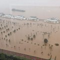 Četiri osobe poginule u poplavama u Kini, desetoro se vodi kao nestalo /video/