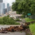 Четири особе погинуле у јакој олуји у Хјустону