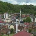 Pojačane mere u Srebrenici, osim zvaničnika RS, u grad stigao i premijer FBiH Nermin Nikšić