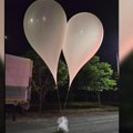 (Foto) kakav gest! Severna Koreja poslala balone u Južnu Koreju... Sa izmetom