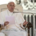 Papa Franja: Demokratija nije dobrog zdravlja, sprečiti apatiju građana