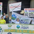 Protest ekoloških udruženja ispred Ustavnog suda zbog projekta Jadar: Aktivisti stavili katance na vrata zgrade (VIDEO)