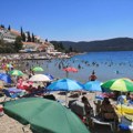 10 ćevapa 700, espreso 240, a pivo 400 dinara: Ovo je najjeftinije mesto na Jadranu i blizu je Srbije