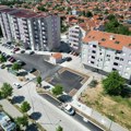 ASFALTIRAN PLATO U NASELJU SENJAK: Više parking mesta i uređene zelene površine