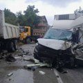 Žestok sudar kamiona kod Užica Jedan završio smrskan, žena pritrčala da pomogne vozaču (foto)