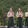 Fenečki biseri nastupaju u Elemiru Humanitarni koncert za nastavnicu Vesnu Kozlovački