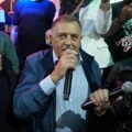 Zadovoljstvo je biti na Manjači sa slobodnim Srbima : Senator Republike Srpske Aleksandar Vulin na Manjači sa predsednikom…