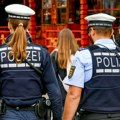 Učenik izbo nožem profesorku u školi: Napadač u bekstvu, naoružani policajci opkolili zgradu