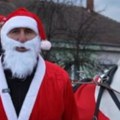 (Video) Zbog ovog snimka iz Kruševca istopiće vam se srce: Deda Mraz krenuo sa irvasima u podelu paketića, a sa sobom ima dva…