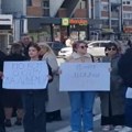VIDEO Skup studenata i profesora u Kosovskoj Mitrovici: "Zašto Beograd ćuti?"