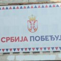 Ponovo baner "Srbija pobeđuje" na zgradi u centru Beograda, arhitekta Salata kaže - to je vrsta upisivanja moći u prostoru
