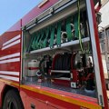 Горео кров зграде у Мије Ковачевића на Карабурми: Пожар локализован, нема повређених
