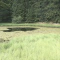(Фото) Вода која је прогутала свадбену поворку: Ово је језеро на Голији на коме је купање строго забрањено
