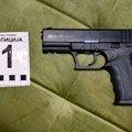 Hapšenje u Nišu: Policija pronašla tri pištolja i prašak za koji se sumnja da je kokain