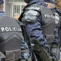 VIDEO: Policija u punoj opremi za demonstracije raspoređena oko RIK-a