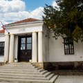 Incident ispred škole u Topoli – većnica osumnjičena za napad na učenike