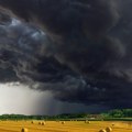 Olujni sistem iz Italije stigao u Sloveniju, novo upozorenje u Hrvatskoj i Srpskoj /foto/