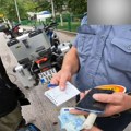 (Video): "Bio je to prvi put u životu" Motoristi snimili policajca kako uzima mito, ne zna engleski, ali zna jezik korupcije
