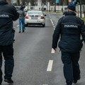 Turisti iz Turske snimili policajca u Jablanici kako uzima mito: Napisao kaznu pa "poklekao" pred 20 evra
