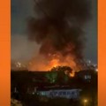 (Video) Gori Moskva u gašenju požara angažovano 120 vatrogasaca i 35 vatrogasnih vozila vatrena stihija zahvatila 2.500…