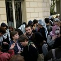 Policija isterala propalestinske demonstrante sa univerziteta Sijans Po u Parizu