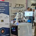 Robot koji su osmislili naši studenti delio slatkiše na poznatoj IT konferenciji u Beogradu (foto)