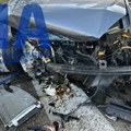 Žestok sudar skupocenih vozila bmw i audi u Kragujevcu: Na licu mesta policija i Hitna pomoć