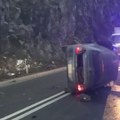 Sudar u tunelu na putu Užice - Zlatibor Potresne scene sa puta, jedan auto okrenut na stranu