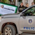 Dvojica patrolirala po gradu, pa zapucali iz dugih cevi! U Prištini usred noći uništeni automobili