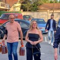 (Video) Doneli balone rakije na slavlje: Roditelji Uroša Živkovića presrećni zbog rođenja unuka: Evo šta je stiglo u…