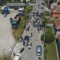 Građani u Kosjeriću opkolili stovarište: "Aktivisti SNS-a pokušali da kupe glasove"