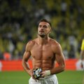 Dušan Tadić zapalio instagram! Srpski fudbaler pokazao pločice i izvajano telo na letovanju u Grčkoj - žene odlepile, lajkovi…