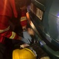 Ekipa hitne bila nemoćna dok nisu stigli vatrogasci Noćna drama u Kragujevcu: Ostao priklješten u smrskanom automobilu, kuka…
