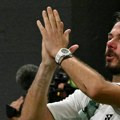"Ne želim da se penzionišem, ali moram": Vavrinka se u suzama oprostio od Vimbldona, svi su ustali zbog njega