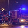 Vatra guta porodičnu kuću u Užicu: Vatrogasi gase plamen visok nekoliko metara VIDEO