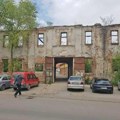 Ruševina na mestu stare fabrike nameštaja Najavljena gradnja nije počela