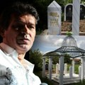 Гробница синана сакића од мермера из Турске вреди 20.000 € Изглед вечне куће легендарног певача привлачи људе из целог…