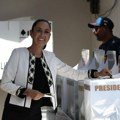 Мексиканци први пут у историји изабрали жену за председника: Противницу победила са великом разликом, а ево шта се о њој зна