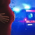 Strašna nezgoda u Vranju: Zvučnik se srušio na trudnicu usred mature