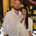 (Foto) Ana i peđa Rajković krstili ćerku: Napravili gala slavlje u vili od 270.000 evra: Bazen pun balona, zlatni detalji -…