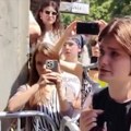 „Hoćete li moju majku da pogledate, u oči da je pogledate? Razmislite kad večeras zagrlite svoju decu“: Potresne reči…