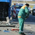 Strašan prizor na auto-putu između Novog Sada i Beograda: Kamion probio ogradu i napravio karambol, palo i ovo